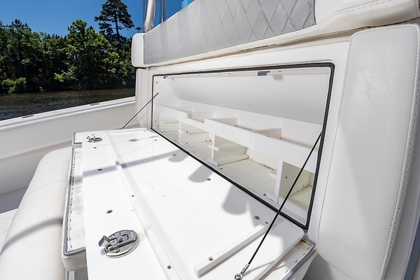 Ladda wan 38ft SeaHunter Yacht For Sale