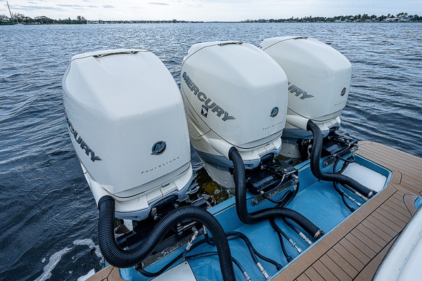 Scout 35 - WOLVERINE -  triple Mercury 350 HP Engines