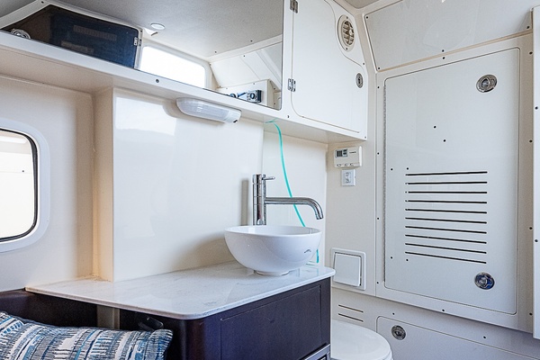 Scout 35 - WOLVERINE - Cabin Head