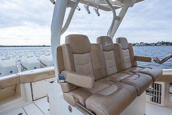 Scout 35 - WOLVERINE - Helm Seating