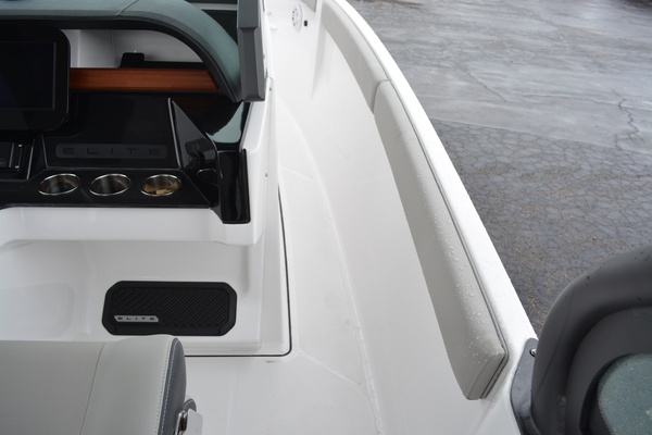 25ft Monterey Yacht For Sale