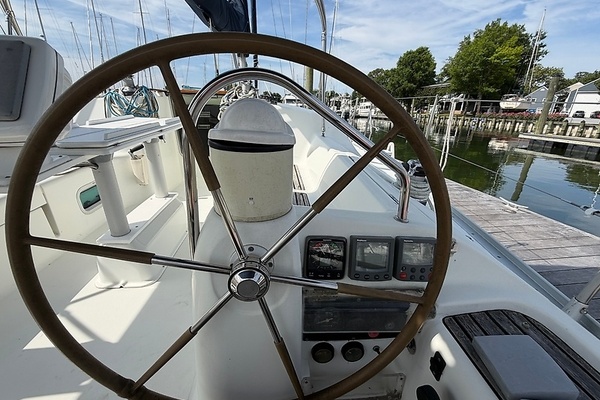 Banana Wind 40ft Jeanneau Yacht For Sale