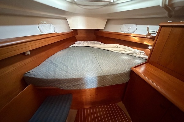 Banana Wind 40ft Jeanneau Yacht For Sale