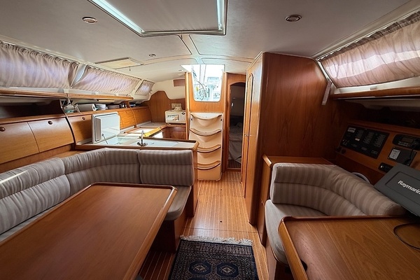 Banana Wind 40ft Jeanneau Yacht For Sale