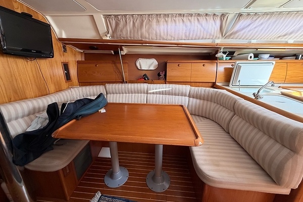 Banana Wind 40ft Jeanneau Yacht For Sale