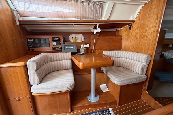 Banana Wind 40ft Jeanneau Yacht For Sale