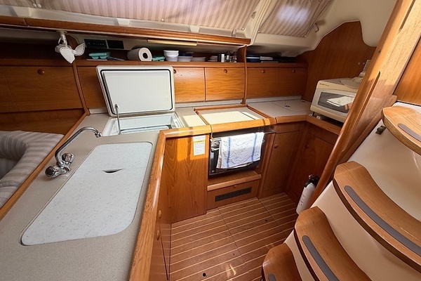 Banana Wind 40ft Jeanneau Yacht For Sale