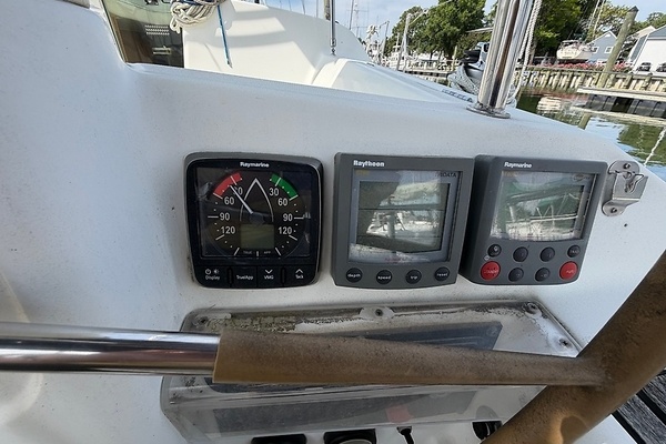 Banana Wind 40ft Jeanneau Yacht For Sale