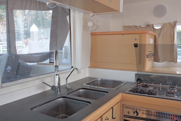 Wanderlust 41ft Lagoon Yacht For Sale