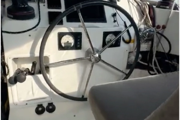 Lagoon 421 Yacht For Sale