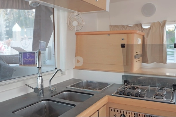 Lagoon 421 Yacht For Sale