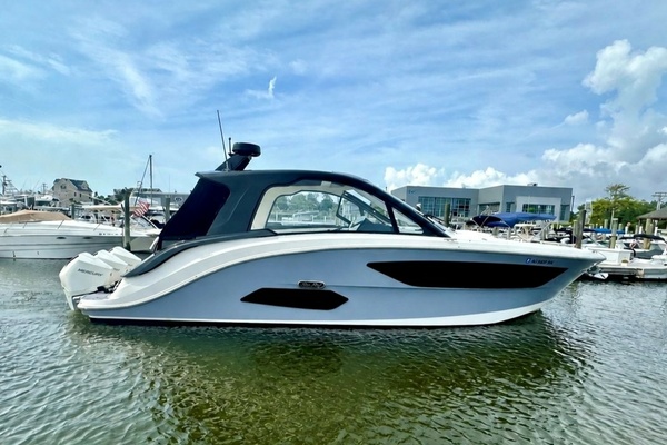 2022 Sea Ray 37 Sundancer 370 OB