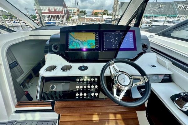 37ft Sea Ray Yacht For Sale