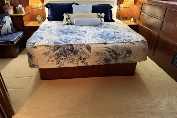 Hatteras CPMY Yacht For Sale