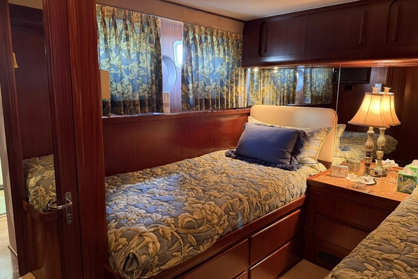 Hatteras CPMY Yacht For Sale