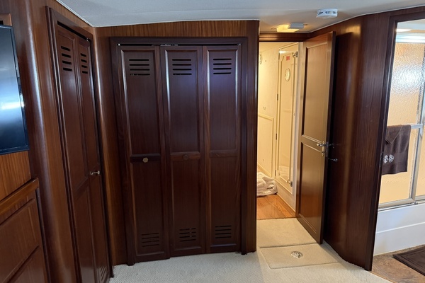 Resolute 63ft Hatteras Yacht For Sale