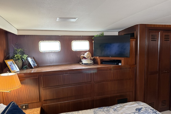 Resolute 63ft Hatteras Yacht For Sale
