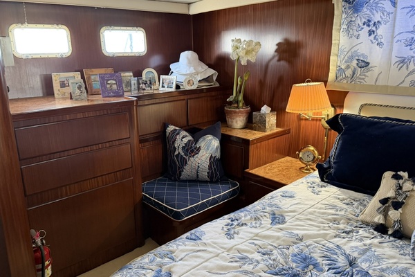 Resolute 63ft Hatteras Yacht For Sale