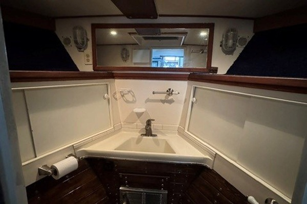 JESSTER 47ft Chris Craft Yacht For Sale