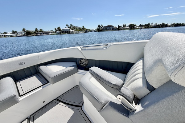 23ft Cobalt Yacht For Sale