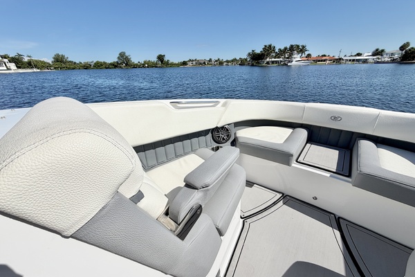 23ft Cobalt Yacht For Sale
