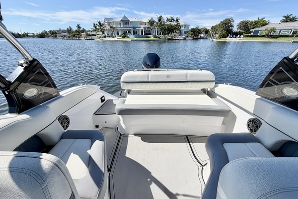 23ft Cobalt Yacht For Sale