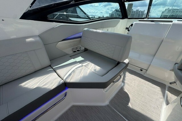 32ft Sea Ray Yacht For Sale