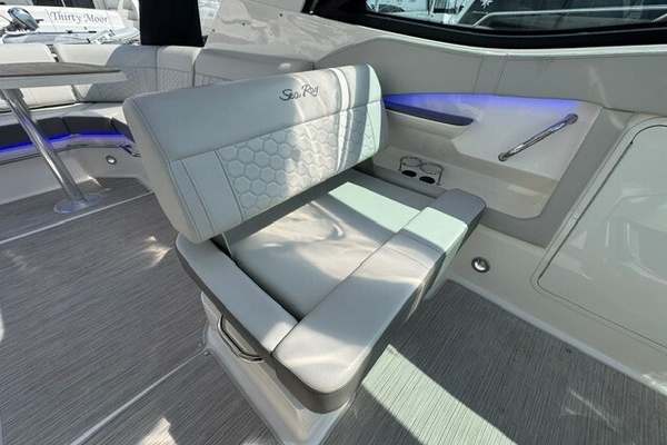 32ft Sea Ray Yacht For Sale