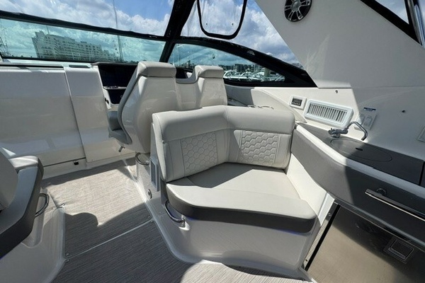 32ft Sea Ray Yacht For Sale