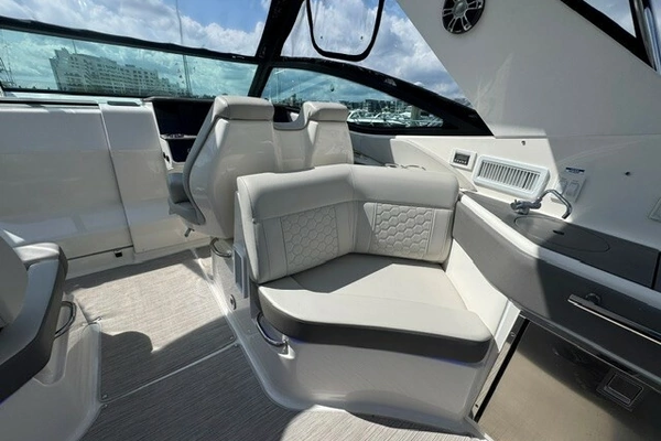 Sea Ray 320 Sundancer Yacht For Sale