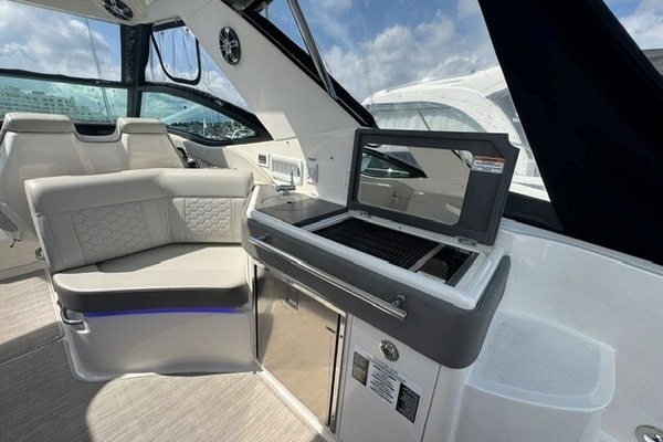 32ft Sea Ray Yacht For Sale