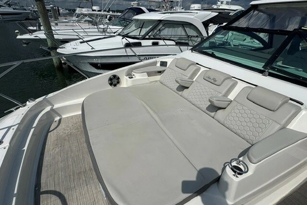 Sea Ray 320 Sundancer Yacht For Sale