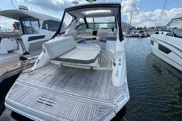 32ft Sea Ray Yacht For Sale
