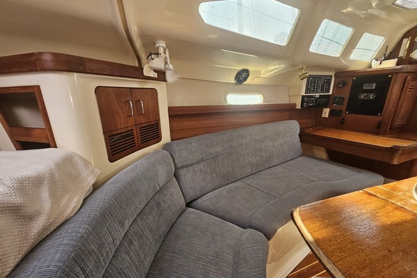 33ft Hunter Yacht For Sale