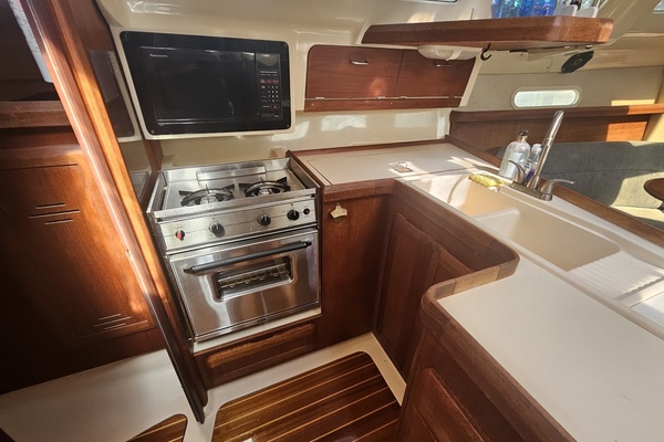33ft Hunter Yacht For Sale