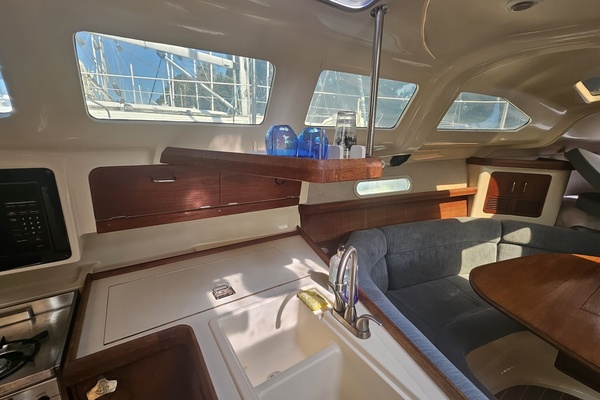 33ft Hunter Yacht For Sale