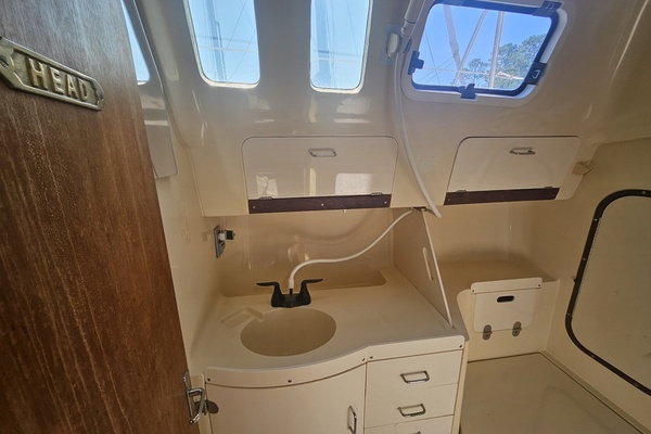 33ft Hunter Yacht For Sale