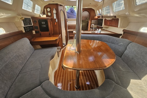 33ft Hunter Yacht For Sale