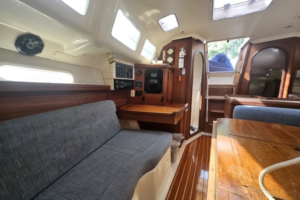 33ft Hunter Yacht For Sale