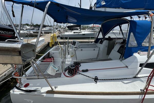 Layover 38ft Jeanneau Yacht For Sale