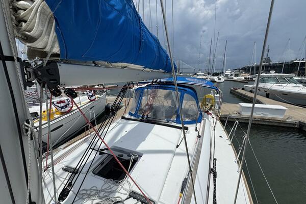 Layover 38ft Jeanneau Yacht For Sale