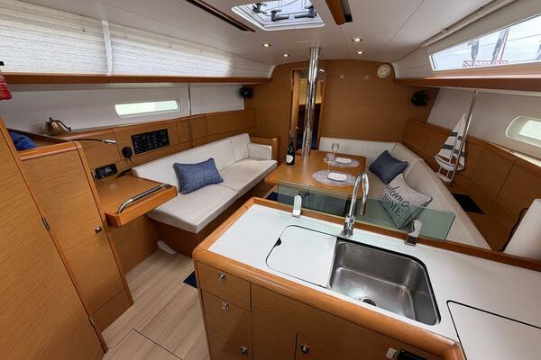 Layover 38ft Jeanneau Yacht For Sale