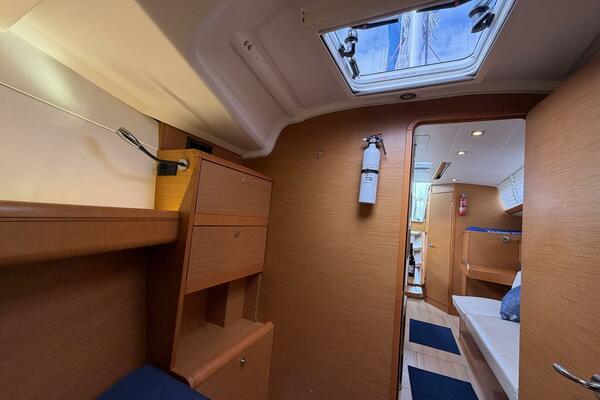 Layover 38ft Jeanneau Yacht For Sale