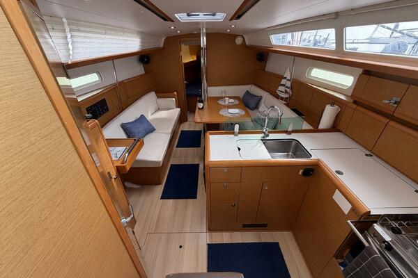 Layover 38ft Jeanneau Yacht For Sale