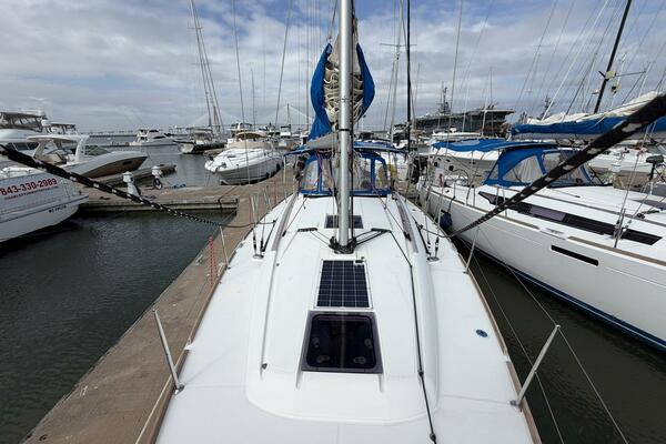 Layover 38ft Jeanneau Yacht For Sale