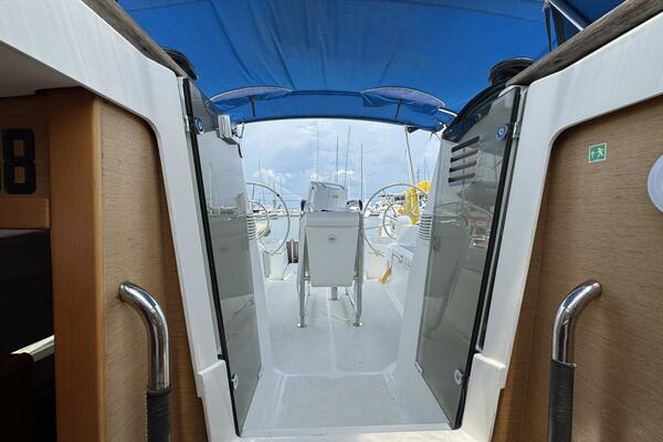 Layover 38ft Jeanneau Yacht For Sale