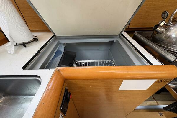 Layover 38ft Jeanneau Yacht For Sale