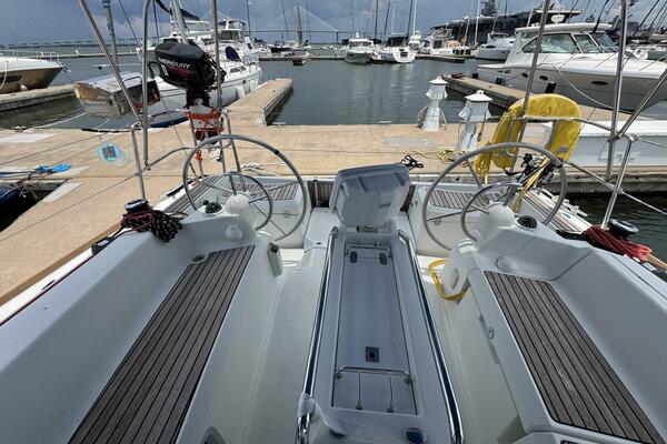 Layover 38ft Jeanneau Yacht For Sale