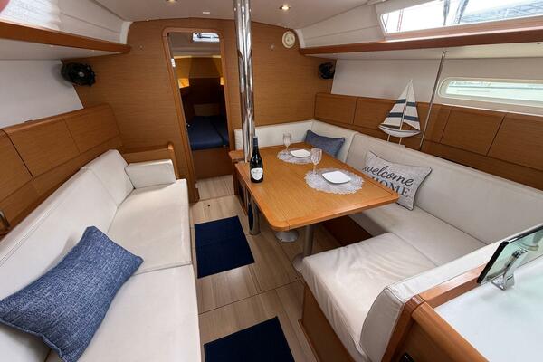 Layover 38ft Jeanneau Yacht For Sale