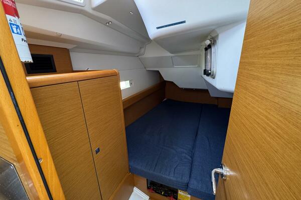 Layover 38ft Jeanneau Yacht For Sale